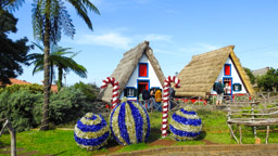 traditionelle strohbedeckte Bauernhäuschen in Santana